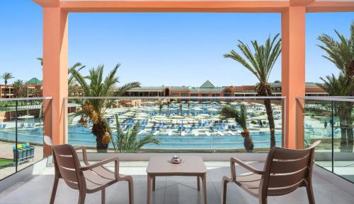 Deluxe Pool View Room