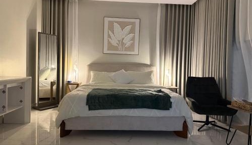 Two-Bedroom Deluxe Apartment with Garden View