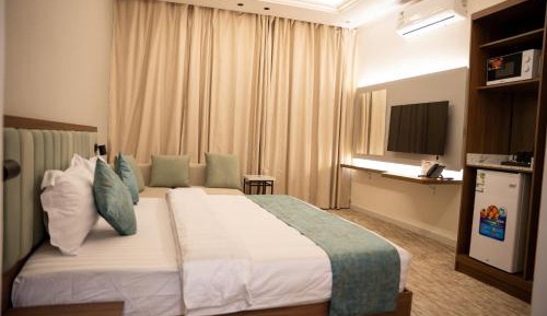 Deluxe Room (2 Adults + 1 Child)
