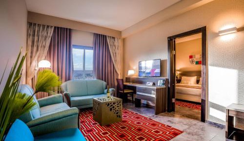Junior Suite with Old City View
