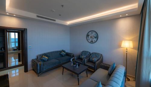 Deluxe King Suite