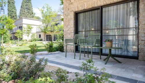 Galil Garden Room