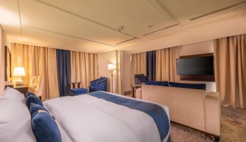 Deluxe Suite