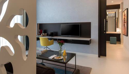 Deluxe One Bedroom Suite