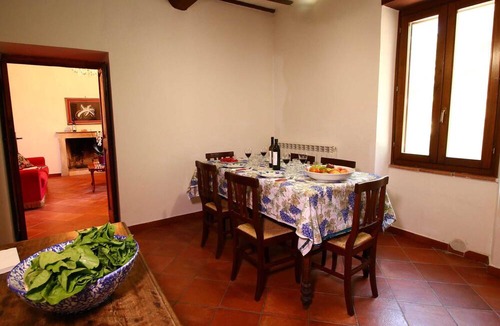 Gualdo Cattaneo House | Beautiful Farmhouse with Hot Tub in Umbria