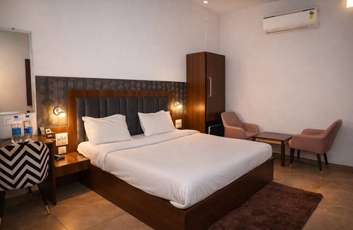 Saharanpur Hotel | The Heaven Wood farms - A Luxury Resort with Pool & Premium Room