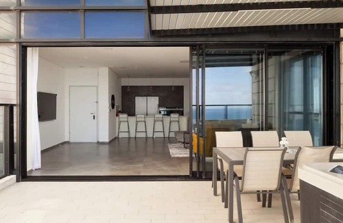Bat Yam Apartment | Prestigious penthouse in a luxury tower