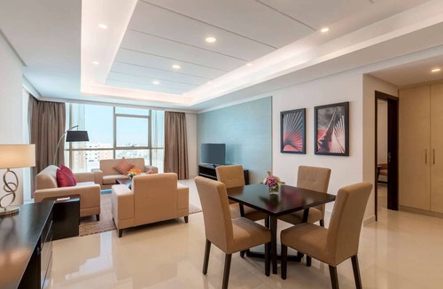 Muharraq Hotel | Ramada Hotel & Suites by Wyndham Amwaj Islands Manama