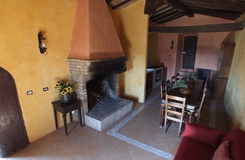 Valfabbrica House | Castello di Giomici