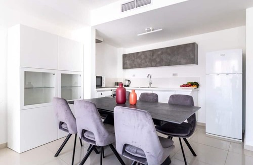 Kiryat HaLeom Apartment | Stylish 1 Bedrooms Parking At City Gate