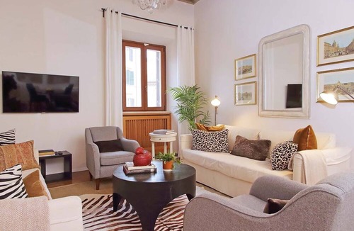 Rione VI Parione Apartment | Luxury Near Navona & Campo de’ Fiori – Stunning Views & Top Comfort!