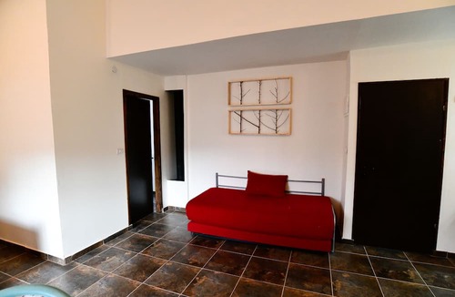 Hosen House | Tzlil Hateva