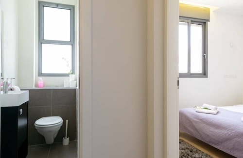 Tel Aviv Promenade Apartment | MAMAD Comfort 3BR & Balcony in City Center by FeelHome