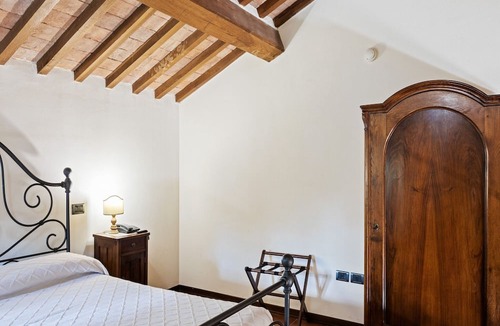 Perugia Apartment | House in Umbria with Pool & Garden Views