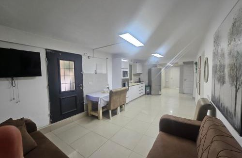 Hazon Apartment | באוירה יהודית