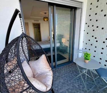 El Mansouria Apartment | Beachfront luxury 2 bedroom appartement with pool and gym