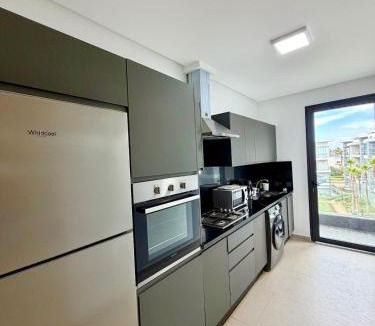 El Mansouria Apartment | Beachfront luxury 2 bedroom appartement with pool and gym
