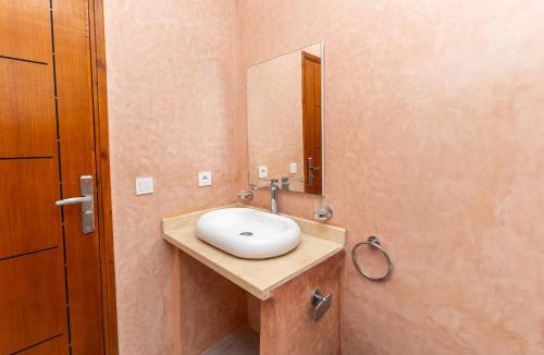 Al Bahraoyine Villa | Spacious Beach Villa at Playa Blanca with Direct Beach Access, Garden, AC and Free Private Parking