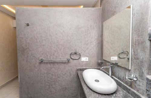 Al Bahraoyine Villa | Spacious Beach Villa at Playa Blanca with Direct Beach Access, Garden, AC and Free Private Parking