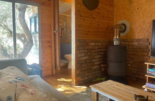 Kfar Hoshen Ski Chalet | Shepherds Cabin in Kadita - בקתת רועה בקדיתא
