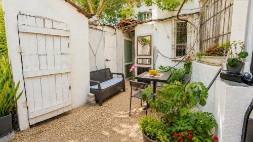 Neve Tzedek Apartment | Authentic Neve Tzedek Apartment
