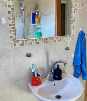 Beersheba Apartment | נאות מדבר - צמוד ל BGU וסורוקה עם אינטרנט סיבים, מיזוג מלא ו Google TV!