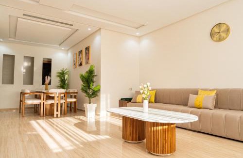 Luxus Apartment | Zeer mooi afgewerkt appartement nabij het stadion met 3 moderne slaapkamers, privé parking en 3 zwembaden