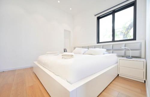 Old North Apartment | Modern 3BR Next to the Sea by HolyGuest