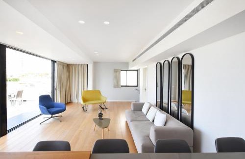 Tel Aviv City Center Apartment | Touch The Sky by HolyGuest