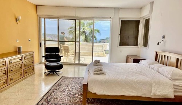 Cheerful 4-bedroom home with Sea & Nature VISTA