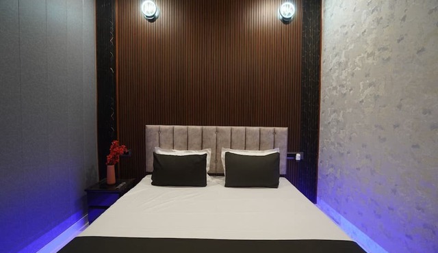 Om Nilay Paying Guest House By GRB