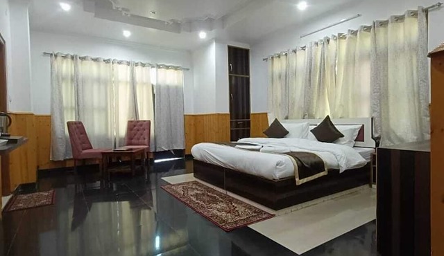 Hotel Sarahan Inn