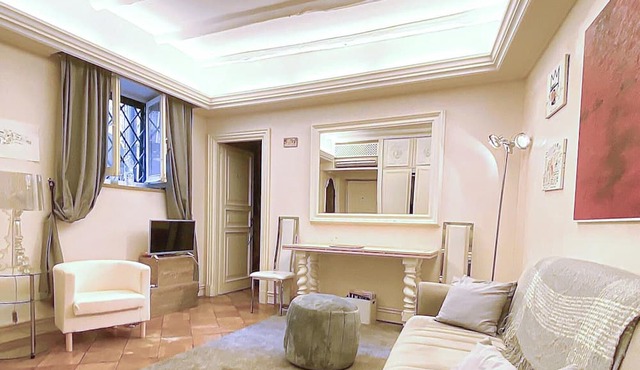Cozy apartment in the best neighborhood!: ROME's Historical Center!