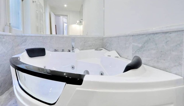 Prestigious Apartment Via Veneto