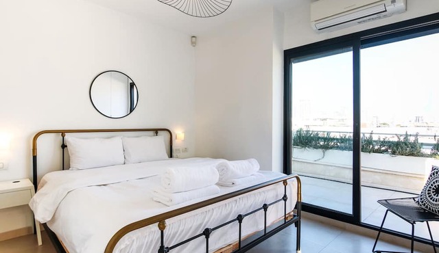 MIKLAT 4BR Chic Duplex Penthouse with Terrace by FeelHome