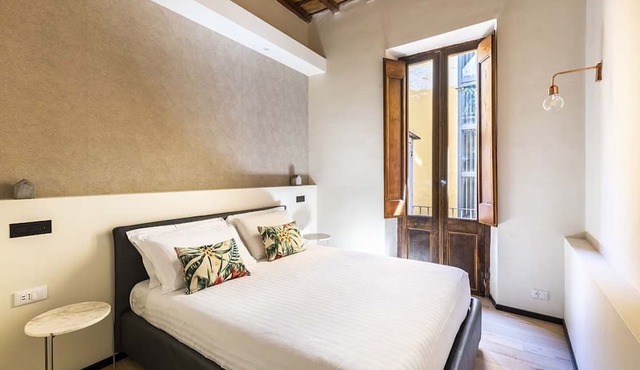 The Baullari II apartment is located in Via dei Baullari, between Piazza Navona and Campo de' Fiori, two world-famous squares, and consists of 4 large bedrooms and can accommodate up to 8 people.