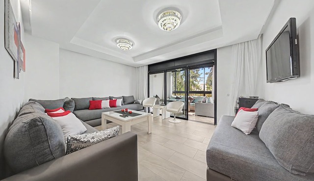 Walk to the Beach in 1 Minute Private Pool & Modern Comfort