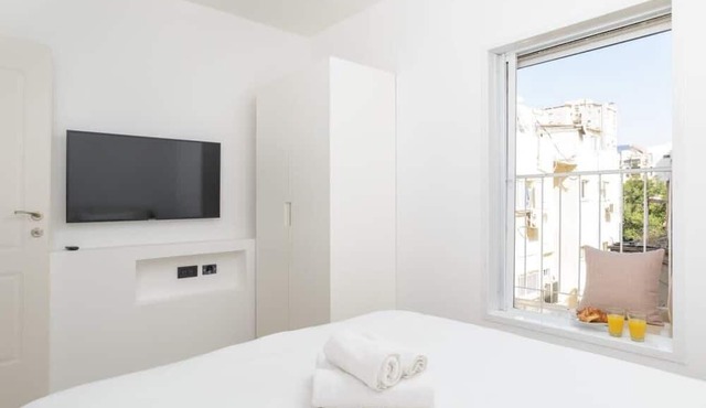 Bright 3BR with Balcony in Dizengoff by HolyGuest