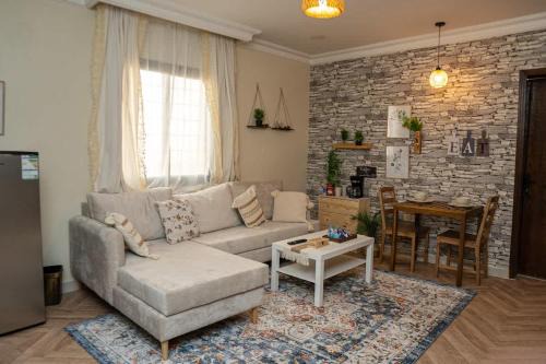 The Rustic Home 2