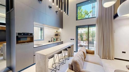 Luxury Garden Duplex Private Jacuzzi