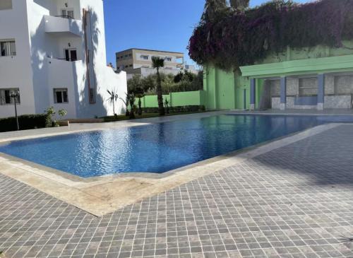 Apparemment cosy près de la plage avec 3 piscines et 3 lits