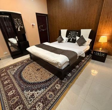 The Comfort Crest - Home Stay 2 Bedroom Family Suite with Living room