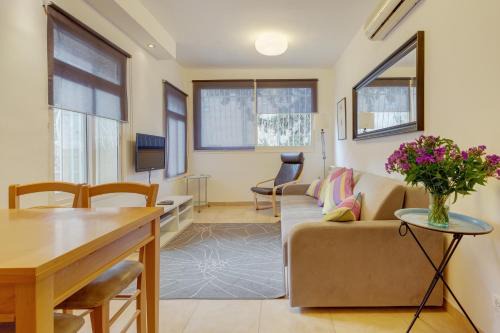 Colony Suites- Hananya St.